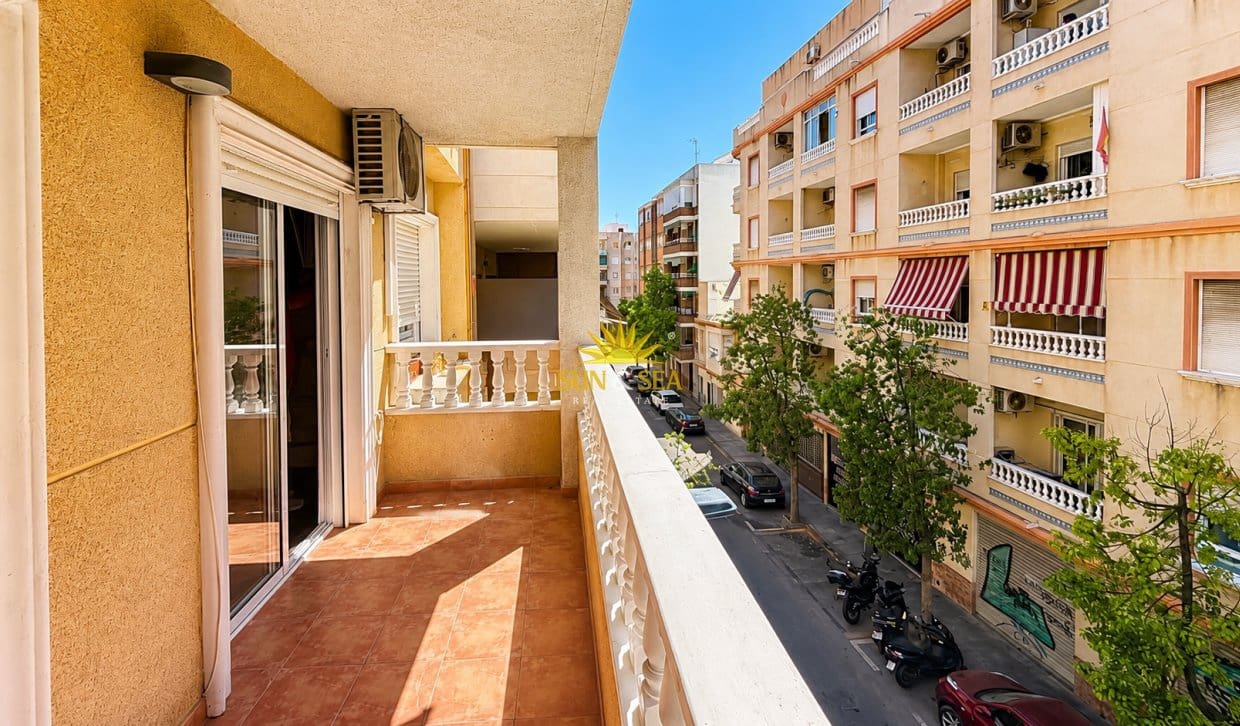 3 bedroom Apartment for rent in Torrevieja - € 1,200 (Ref: 8002959)