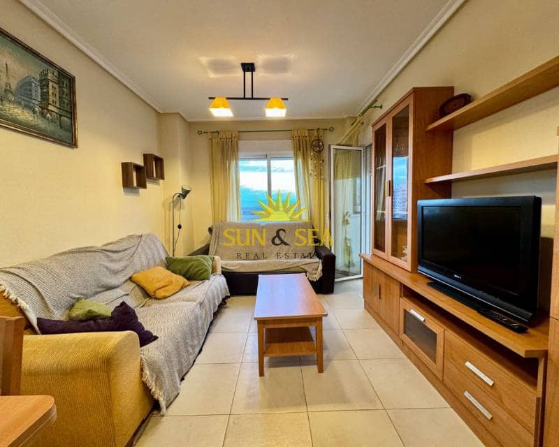 Ático de 3 habitaciones en Guardamar del Segura en alquiler con piscina garaje - 700 € (Ref: 8046605)