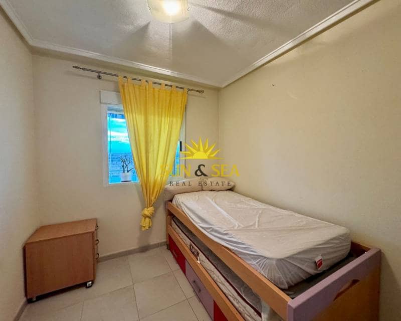 Ático de 3 habitaciones en Guardamar del Segura en alquiler con piscina garaje - 700 € (Ref: 8046605)