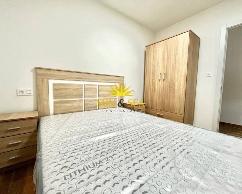 Appartement de 2 chambres à louer à Torrevieja avec piscine - 1 100 € (Ref: 8133221)