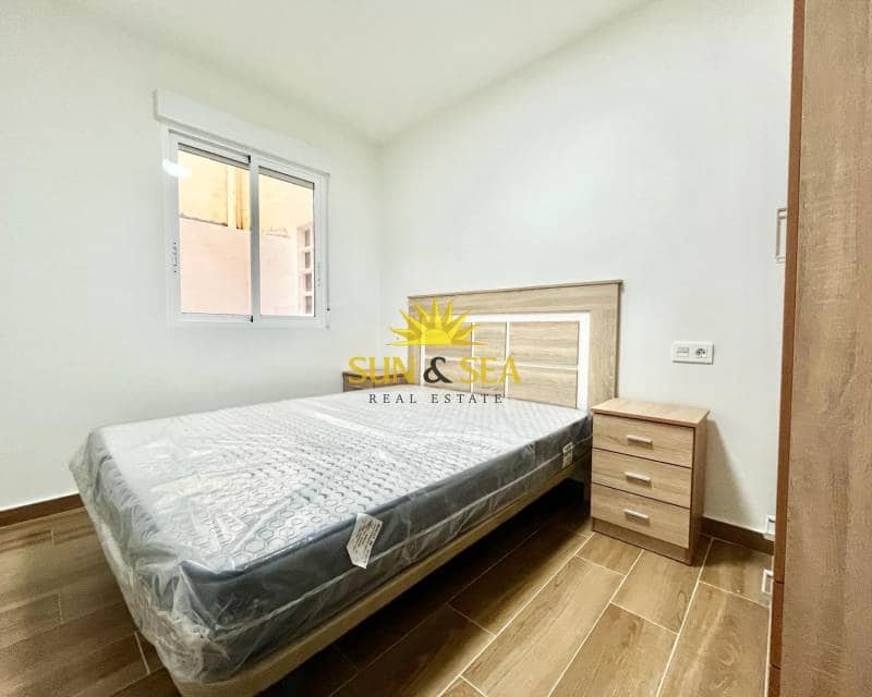 Appartement de 2 chambres à louer à Torrevieja avec piscine - 1 100 € (Ref: 8133221)