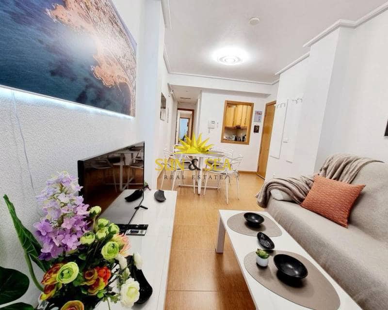 Apartamento de 2 habitaciones en Torrevieja en alquiler - 900 € (Ref: 8147724)