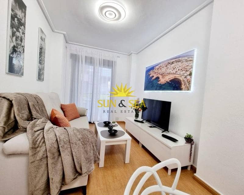 Apartamento de 2 habitaciones en Torrevieja en alquiler - 900 € (Ref: 8147724)