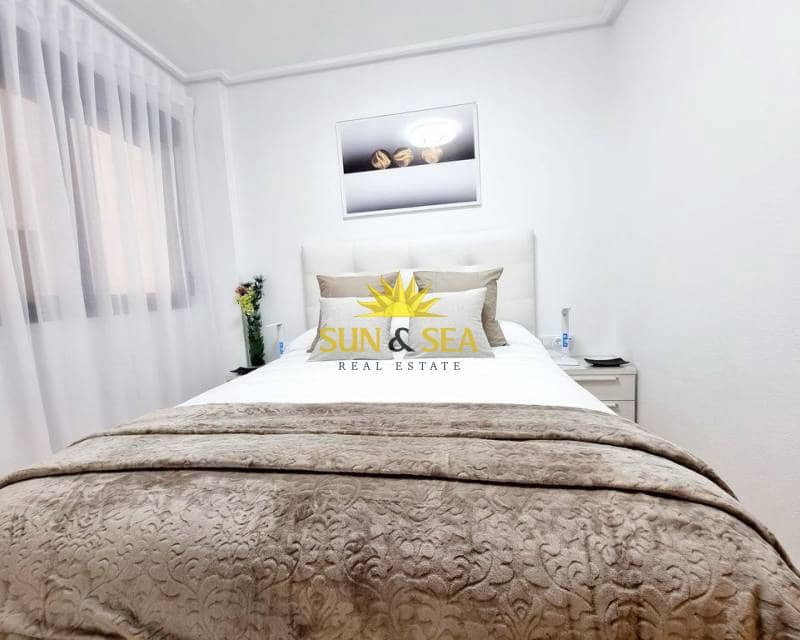 Apartamento de 2 habitaciones en Torrevieja en alquiler - 900 € (Ref: 8147724)