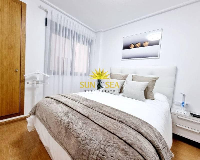 Apartamento de 2 habitaciones en Torrevieja en alquiler - 900 € (Ref: 8147724)