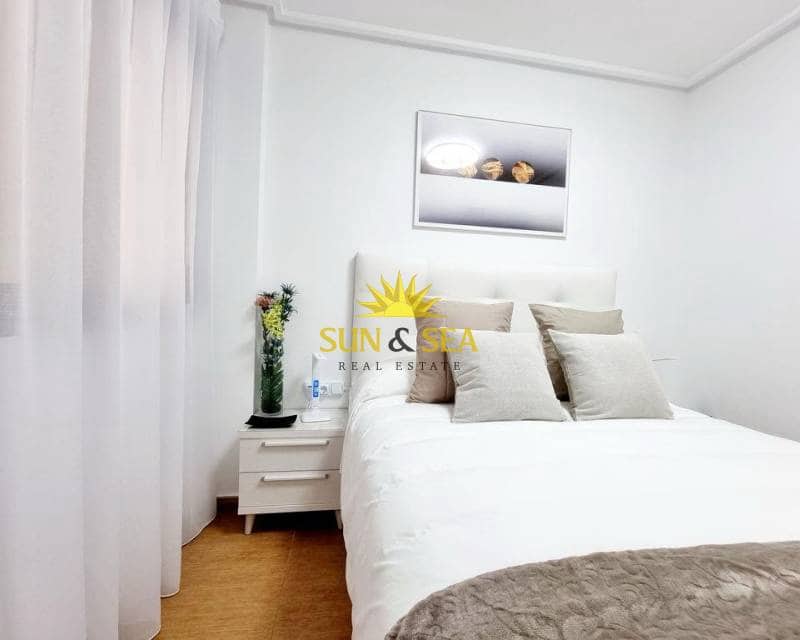 Apartamento de 2 habitaciones en Torrevieja en alquiler - 900 € (Ref: 8147724)