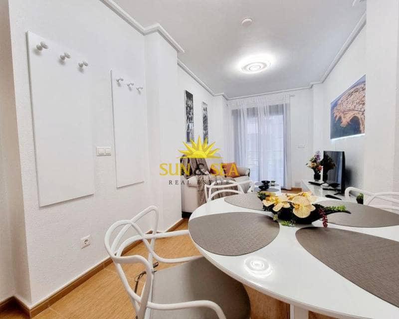 Apartamento de 2 habitaciones en Torrevieja en alquiler - 900 € (Ref: 8147724)