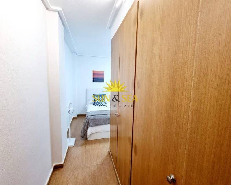 Apartamento de 2 habitaciones en Torrevieja en alquiler - 900 € (Ref: 8147724)