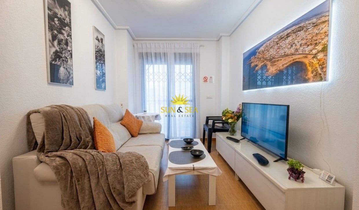 2 bedroom Apartment for rent in Torrevieja - € 850 (Ref: 8147724)
