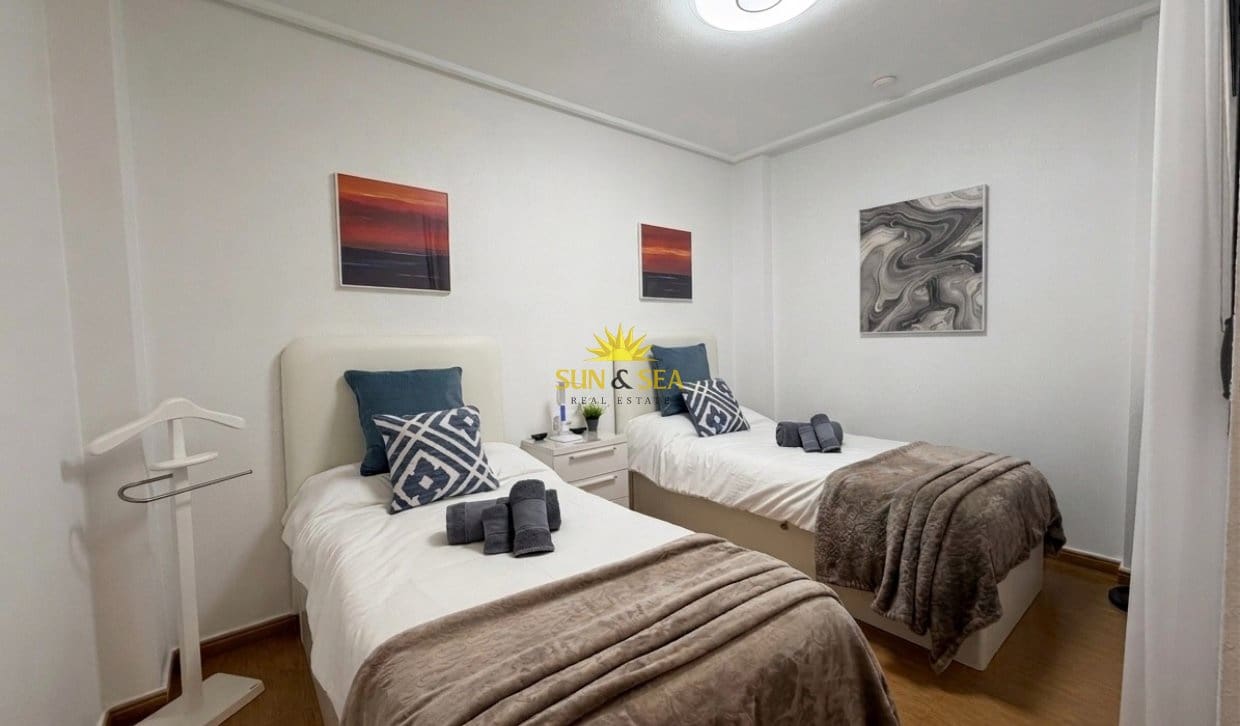 2 bedroom Apartment for rent in Torrevieja - € 850 (Ref: 8147724)