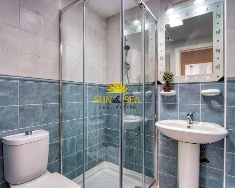 3 soveværelse Villa til leje i Villamartin med swimmingpool garage - € 1.100 (Ref: 8160871)