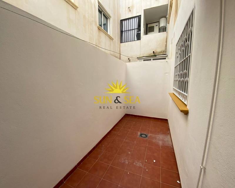 2 soverom Leilighet til leie i Orihuela med svømmebasseng garasje - € 900 (Ref: 8200704)