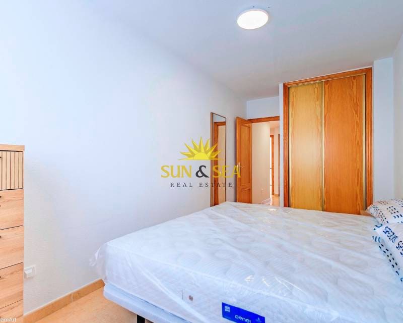 2 slaapkamer Appartement te huur in Almoradi met zwembad - € 750 (Ref: 8205798)