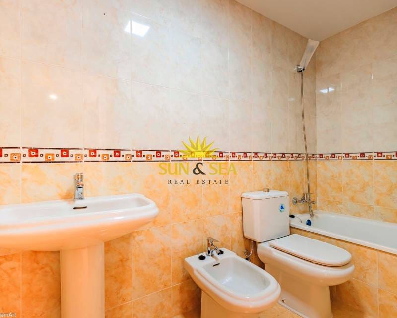2 slaapkamer Appartement te huur in Almoradi met zwembad - € 750 (Ref: 8205798)