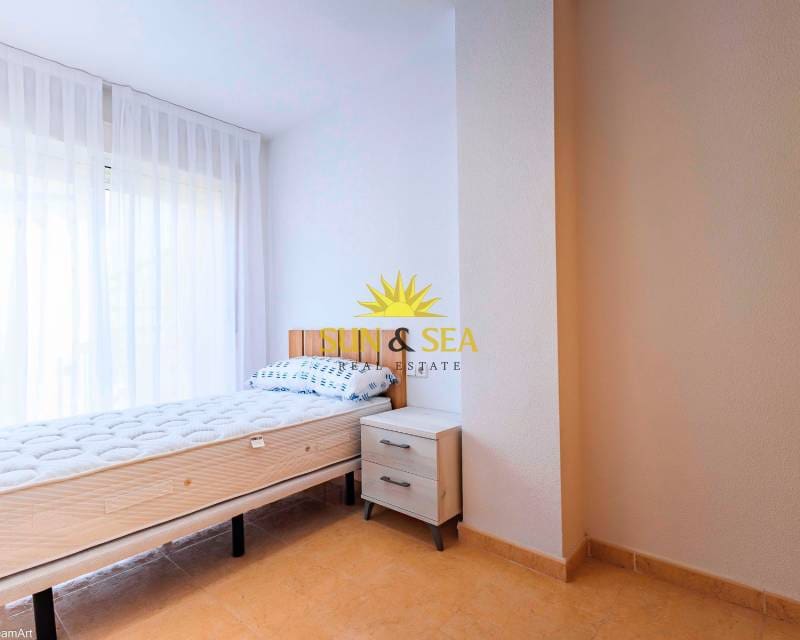 2 slaapkamer Appartement te huur in Almoradi met zwembad - € 750 (Ref: 8205798)