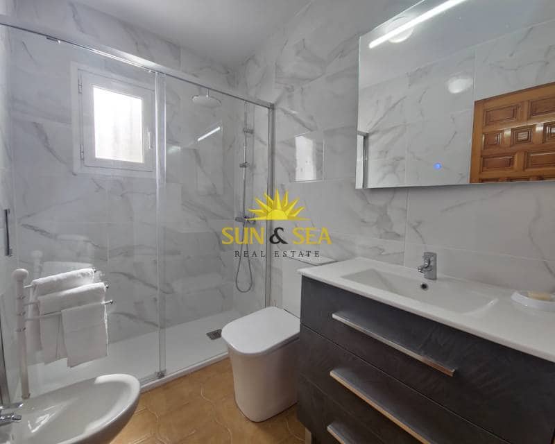 3 quarto Casa em Banda para arrendar em Villamartin com piscina garagem - 1 800 € (Ref: 8218190)