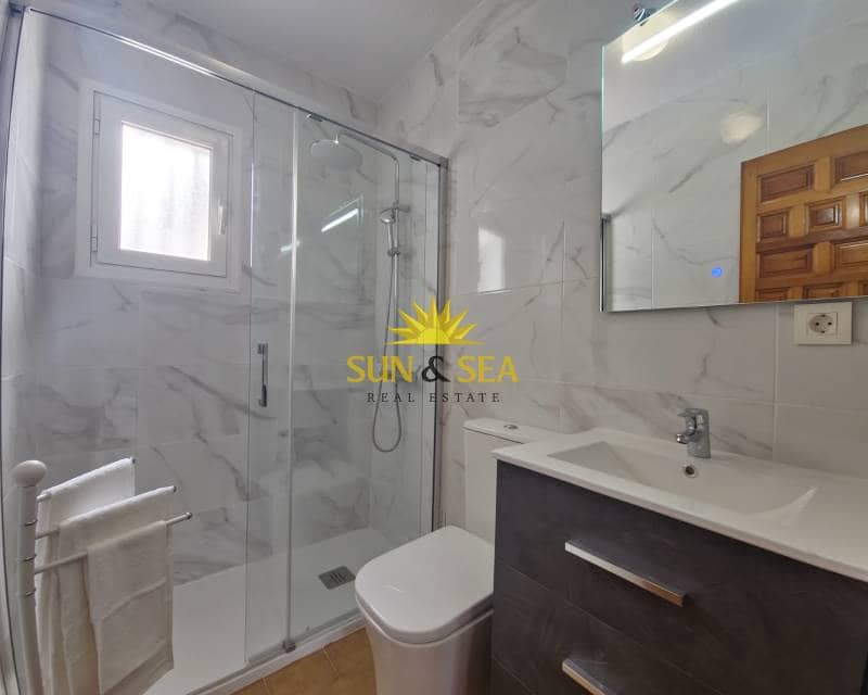 3 quarto Casa em Banda para arrendar em Villamartin com piscina garagem - 1 800 € (Ref: 8218190)