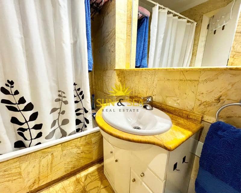 2 soveværelse Lejlighed til leje i Dehesa de Campoamor med swimmingpool garage - € 650 (Ref: 8239593)