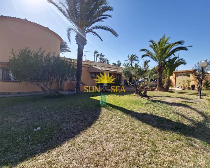 6 bedroom Villa for sale in El Chaparral with pool garage - € 780,000 (Ref: 8243807)