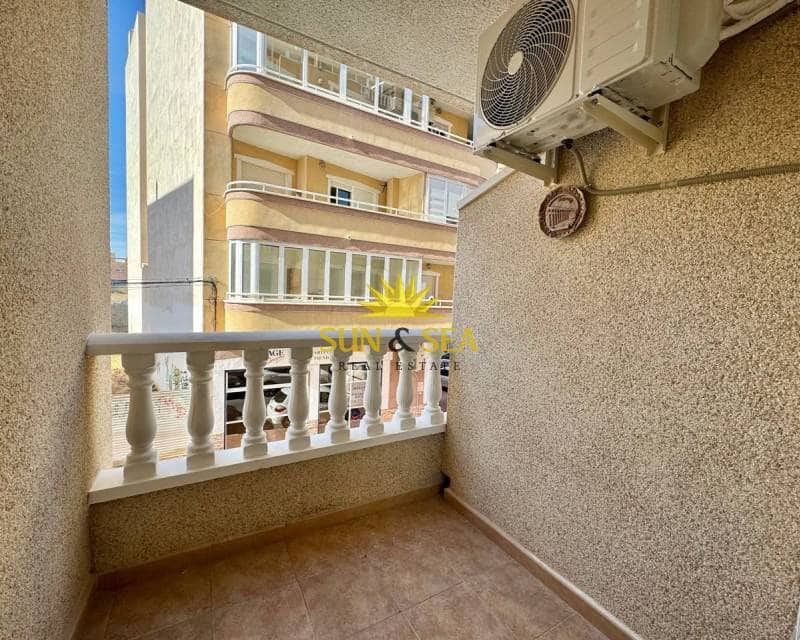 Apartamento de 2 habitaciones en Torrevieja en alquiler - 750 € (Ref: 8244539)