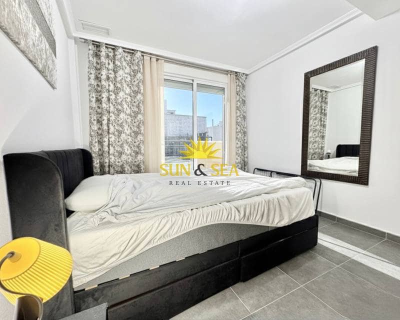 1 camera da letto Attico da affittare in Torrevieja con garage - 750 € (Rif: 8249418)