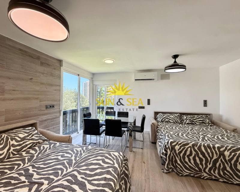 Studio de 1 chambre à louer à Dehesa de Campoamor - 650 € (Ref: 8312692)