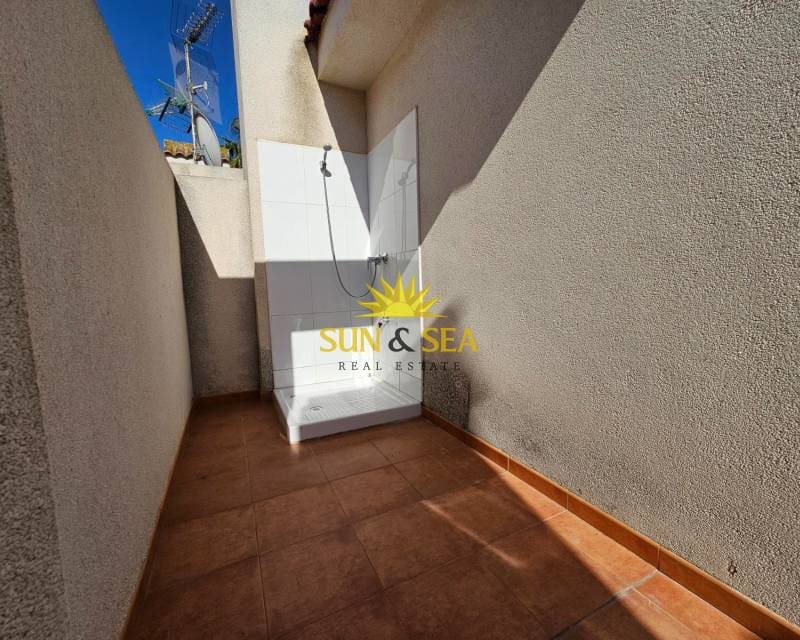 Ático de 2 habitaciones en Daya Vieja en alquiler con piscina garaje - 990 € (Ref: 8370136)