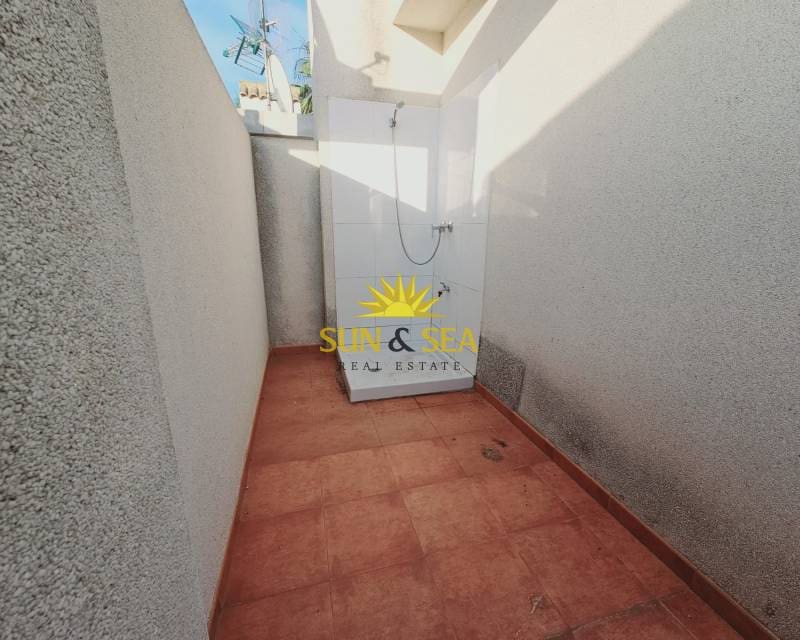 Ático de 2 habitaciones en Daya Vieja en alquiler con piscina garaje - 990 € (Ref: 8370136)