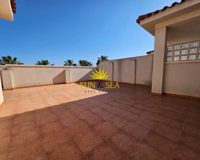Ático de 2 habitaciones en Daya Vieja en alquiler con piscina garaje - 990 € (Ref: 8370136)
