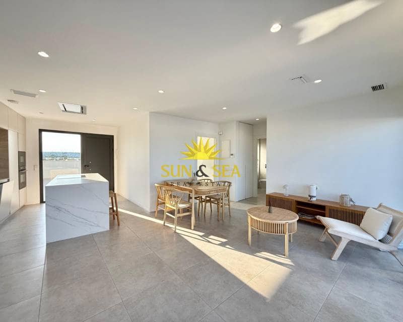 2 slaapkamer Penthouse te huur in Torrevieja met zwembad - € 1.600 (Ref: 8370434)