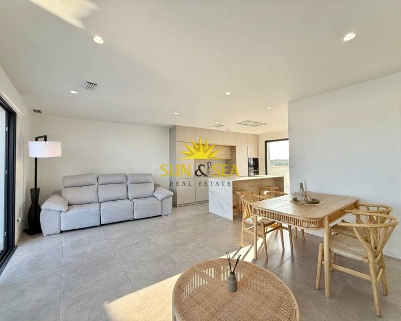 2 slaapkamer Penthouse te huur in Torrevieja met zwembad - € 1.600 (Ref: 8370434)