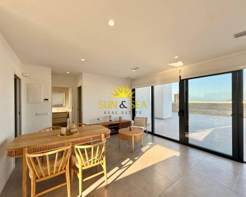 2 slaapkamer Penthouse te huur in Torrevieja met zwembad - € 1.600 (Ref: 8370434)