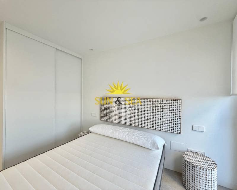 2 slaapkamer Penthouse te huur in Torrevieja met zwembad - € 1.600 (Ref: 8370434)