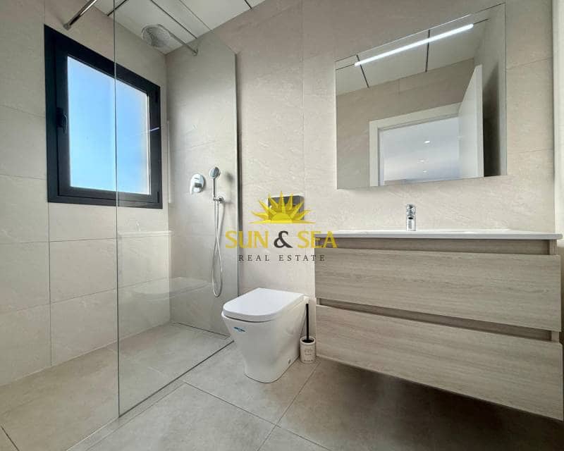 2 slaapkamer Penthouse te huur in Torrevieja met zwembad - € 1.600 (Ref: 8370434)