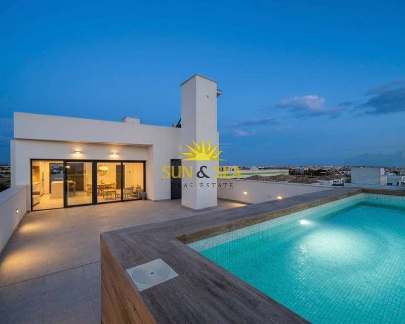 2 slaapkamer Penthouse te huur in Torrevieja met zwembad - € 1.600 (Ref: 8370434)