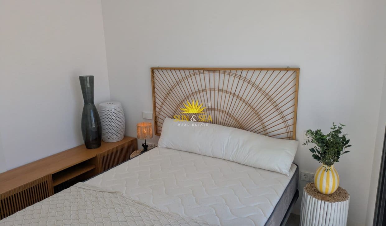 2 bedroom Penthouse for rent in Torrevieja with pool - € 1,800 (Ref: 8370434)