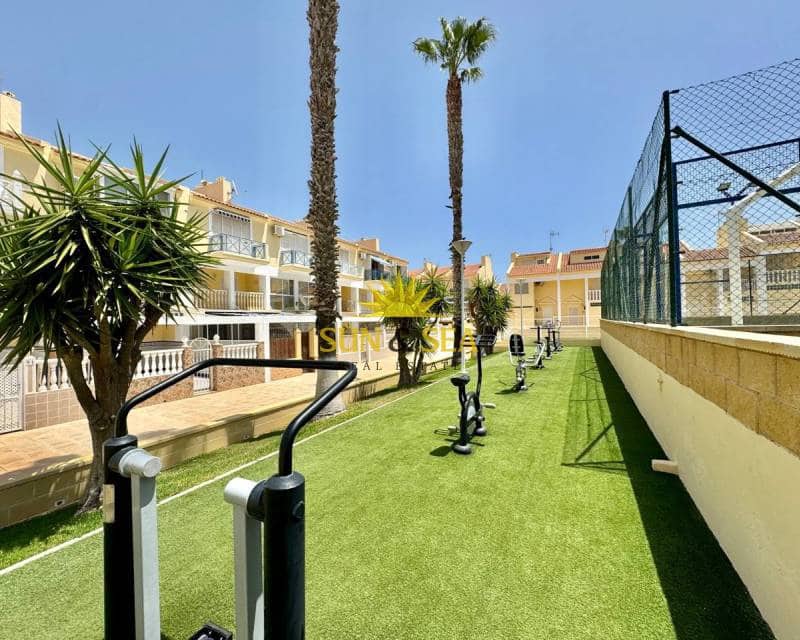 3 makuuhuone Huoneisto vuokrattavana paikassa Torrevieja mukana uima-altaan - 1 200 € (Ref: 8417006)
