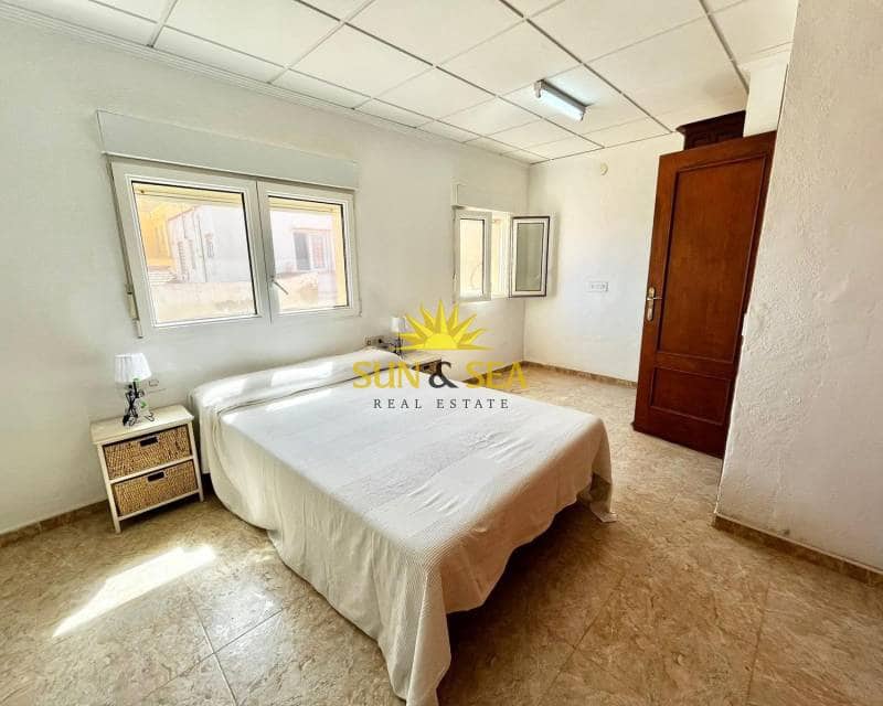 3 bedroom Townhouse for rent in Torrevieja with pool - € 1,500 (Ref: 8425457)