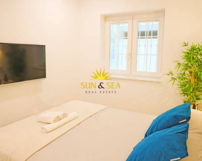 2 Zimmer Apartment zu vermieten in Guardamar del Segura mit Pool Garage - 1.200 € (Ref: 8425803)