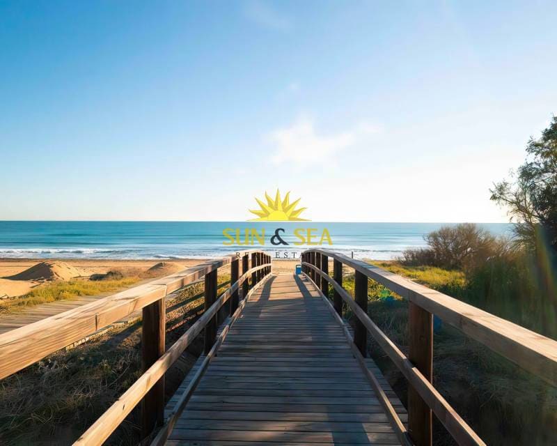 2 Zimmer Apartment zu vermieten in Guardamar del Segura mit Pool Garage - 1.200 € (Ref: 8425803)