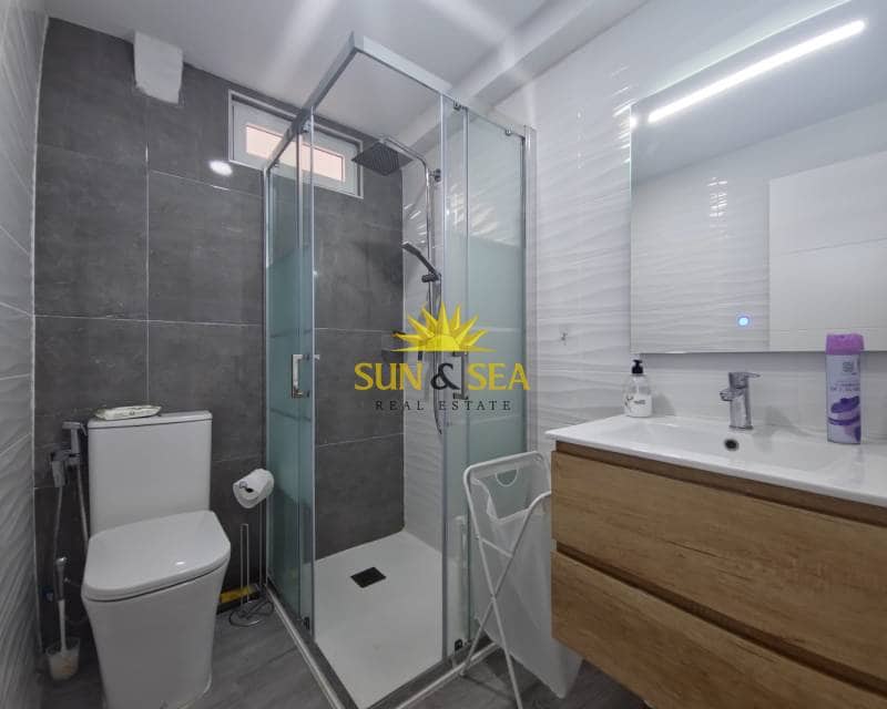 3 bedroom Apartment for rent in Torrevieja - € 950 (Ref: 8425804)