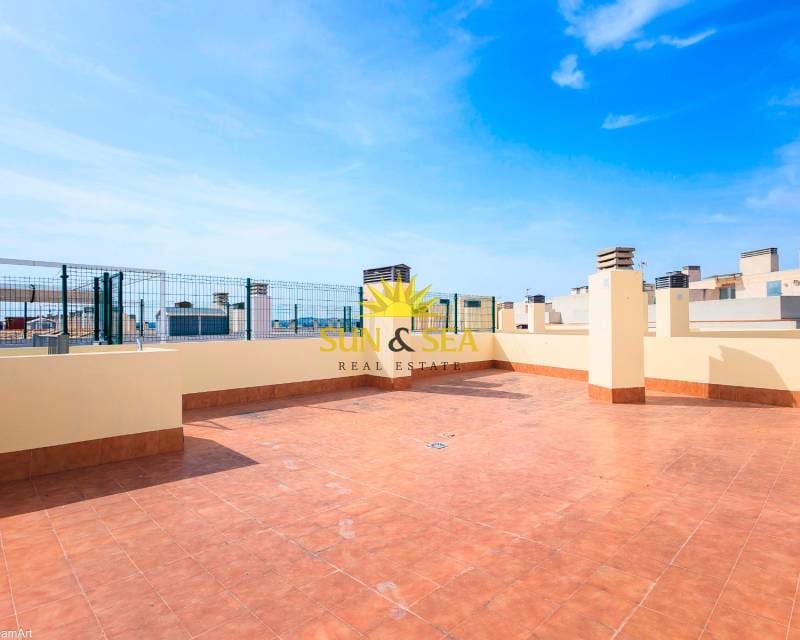 2 soverom Penthouse til leie i Almoradi med svømmebasseng - € 750 (Ref: 8429814)