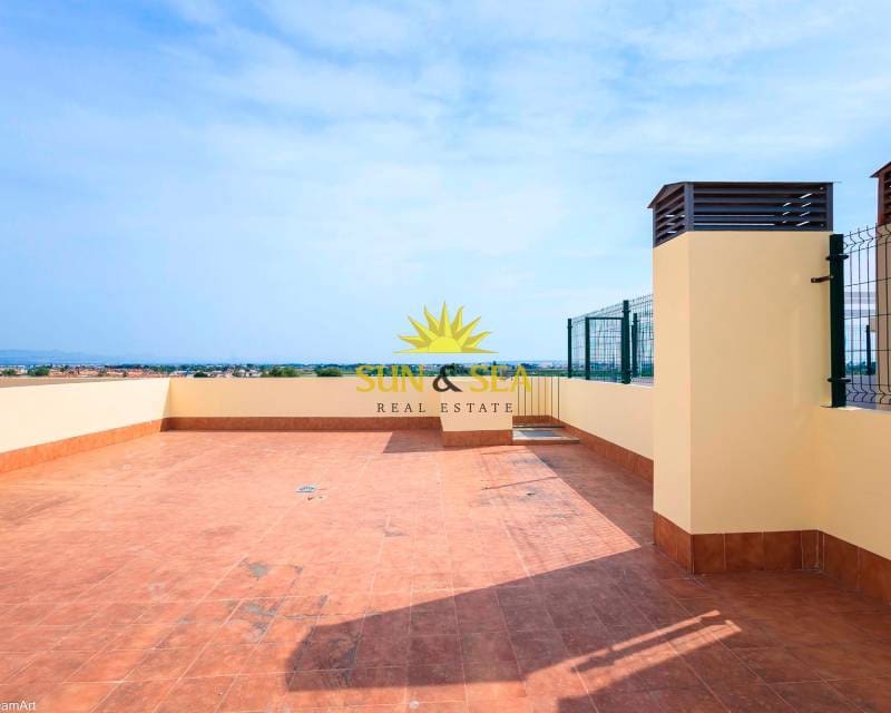 2 soverom Penthouse til leie i Almoradi med svømmebasseng - € 750 (Ref: 8429814)