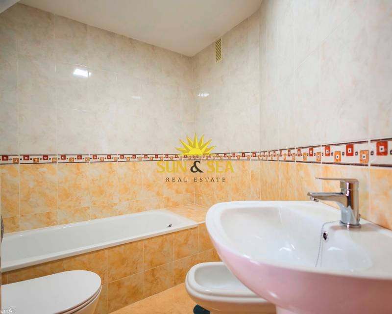 2 soverom Penthouse til leie i Almoradi med svømmebasseng - € 750 (Ref: 8429814)