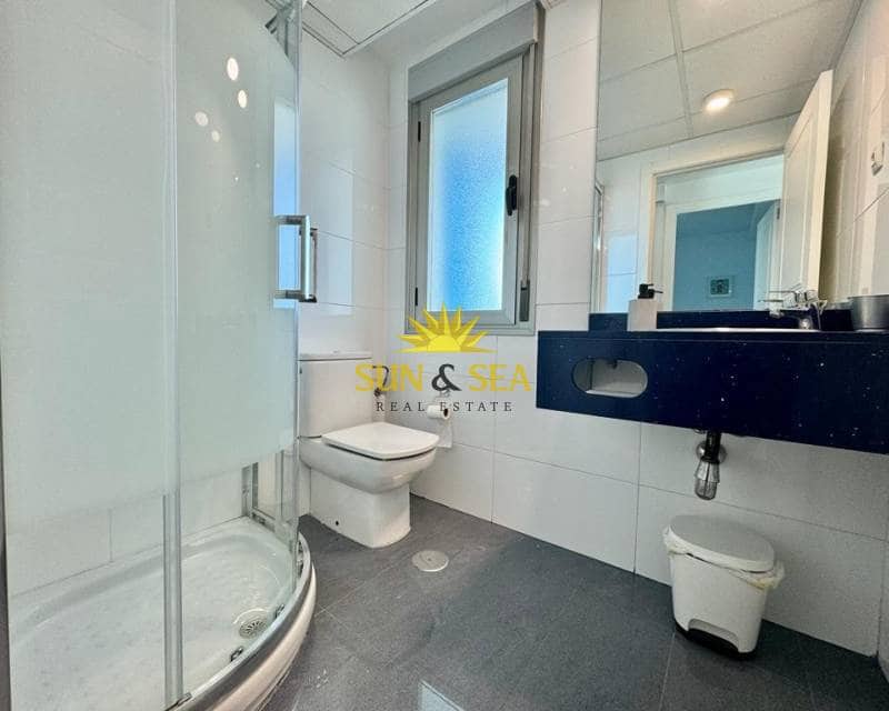 2 soveværelse Lejlighed til leje i La Manga del Mar Menor med swimmingpool garage - € 600 (Ref: 8429893)