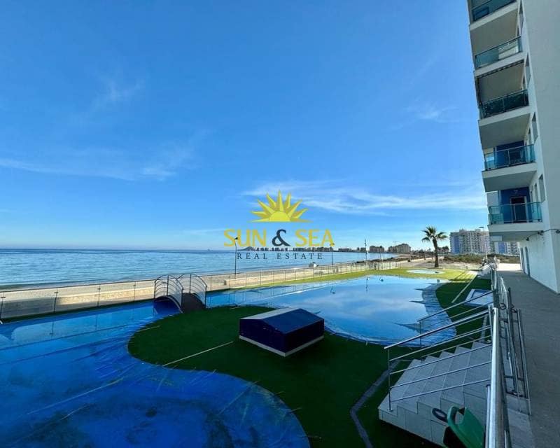 2 soveværelse Lejlighed til leje i La Manga del Mar Menor med swimmingpool garage - € 600 (Ref: 8429893)