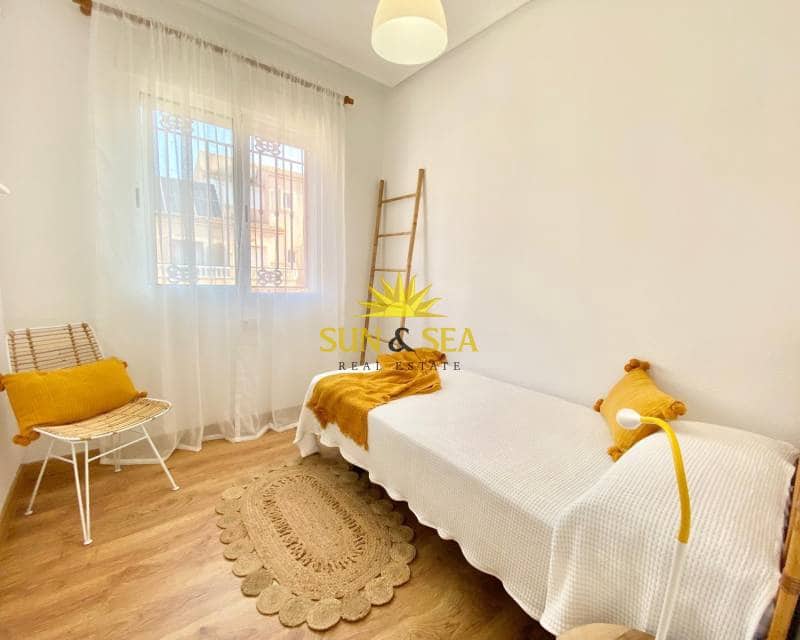 3 slaapkamer Villa te huur in Playa Flamenca met zwembad garage - € 1.500 (Ref: 8438147)