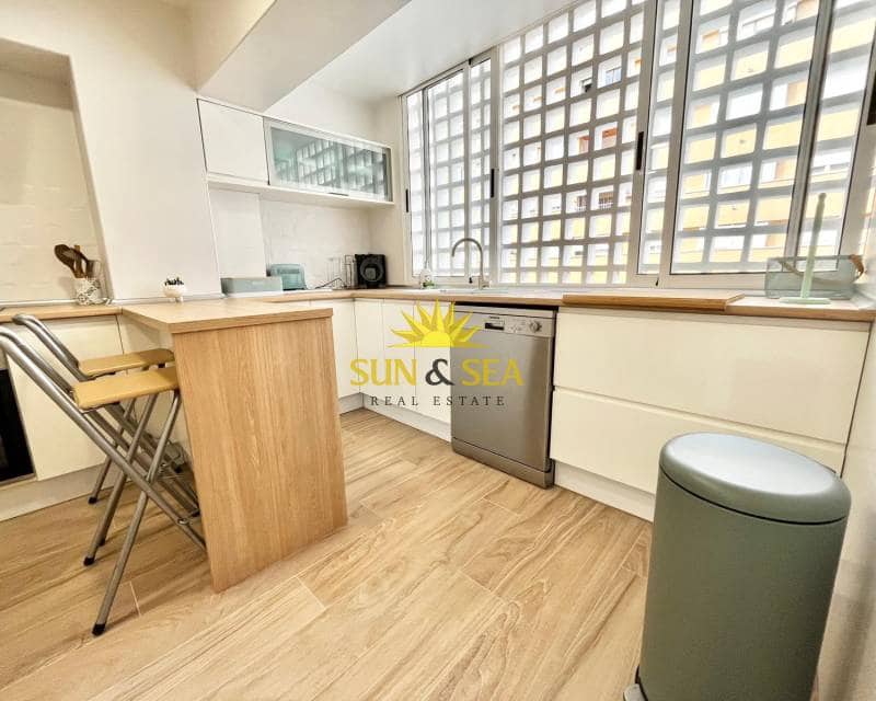 3 slaapkamer Appartement te huur in Torrevieja met zwembad garage - € 1.000 (Ref: 8438182)