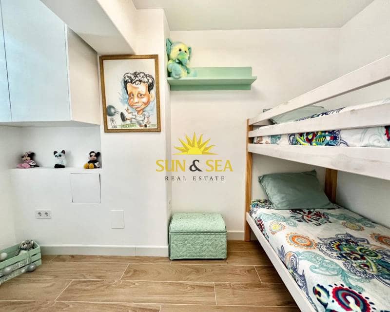 3 slaapkamer Appartement te huur in Torrevieja met zwembad garage - € 1.000 (Ref: 8438182)