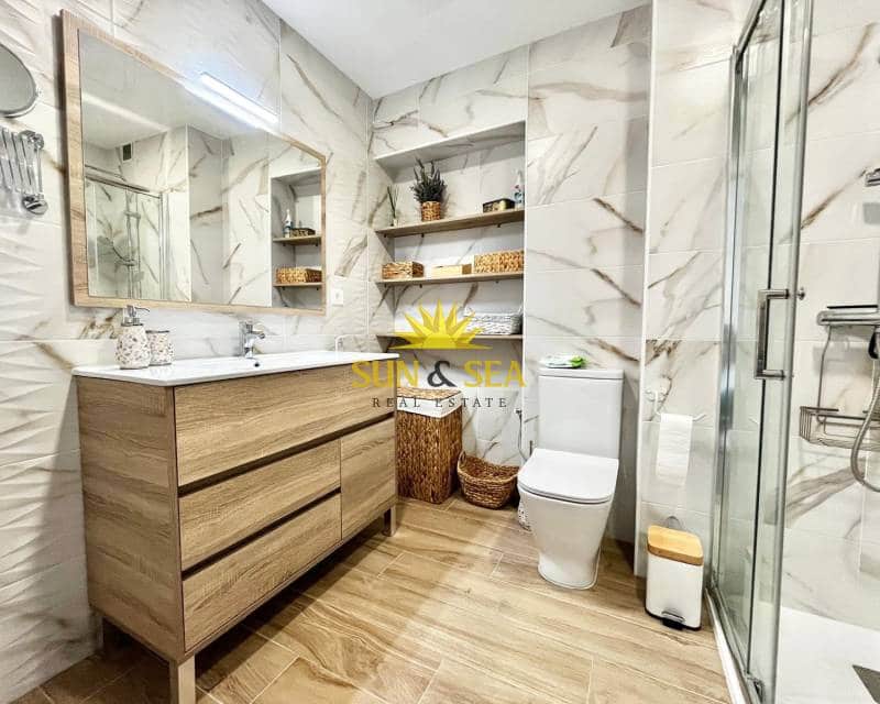 3 slaapkamer Appartement te huur in Torrevieja met zwembad garage - € 1.000 (Ref: 8438182)